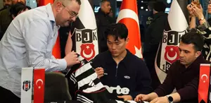 Beşiktaşlı taraftarlar, Hyeon-gyu Oh’un imza gününe akın etti