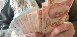 AK Parti’den bayram ikramiyesine zam bekleyen emeklileri üzen açıklama