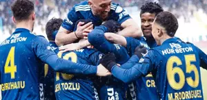 Geleni geçeni eziyorlar Bu takım adım adım değil koşarak Süper Lig’e geliyor