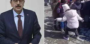 “Kabe’de hacılar“ ilahisi ile dans eden öğrenci Bakan Tekin’e soruldu