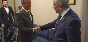 CHP Genel Başkanı Özel, eski TBMM Başkanı Arınç’ı ziyaret etti