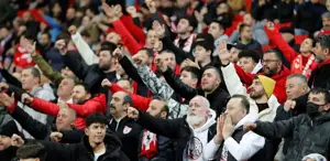 İspanyollarla dostluk rüzgarı Samsun, Atatürk ve Pedro Sanchez tezahüratlarıyla inledi