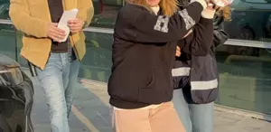 8 çocuk annesi kadın tutuklanınca ağlayarak cezaevine götürüldü