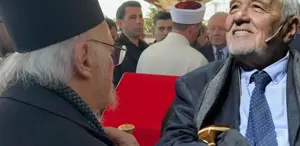 Fener Rum Patriği Bartholomeos, Ortaylı’nın tabutunun başında dua etti