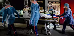 Üniversitede salgın paniği 2 kişi öldü, 11 kişi hastanede, 30 bin kişiyle iletişime geçildi