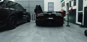 Milli yıldızımızın lüks garajına bakın