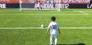 Yaşı ayrı attığı penaltı ayrı olay oldu