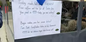 Kosova’nın başkenti Priştine’de bir kafenin astığı yazı olay oldu