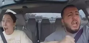 Trafikte giderken gördükleri manzara karşısında kendilerinden geçtiler