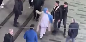 Taksim’de feci kavga Teyze de dahil olunca ortalık iyice karıştı