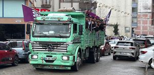 Savaştan kaçmıyorlar Kamyon kasasına binip gittikleri yer herkesi şaşırttı