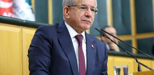 Davutoğlu: Cuma namazı çıkışı AK Partili kardeşim kulağıma eğilip dedi ki...