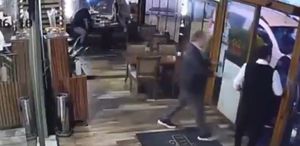 CHP’li isim restoranda tekme tokat dövüldü