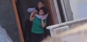 Cezaevinden kaçtı, polisleri görünce en yakınlarına dehşeti yaşattı