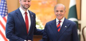 ABD ve İran heyetlerinin başkanları, Pakistan Başbakanı Şerif ile görüştü Müzakerelerin başlaması bekleniyor