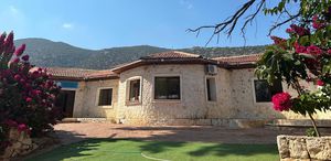 Öğretmen, kızı için tüm sınıfı derslerinde geri bıraktı: Beğenmiyorsan özel okula gönder