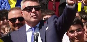 Saran’dan sözünü kesen taraftarlara: Bak bir daha almam sizi maçlara, bir durun lan