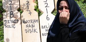 Saldırıda hayatını kaybeden 4 sınıf arkadaşı yan yana toprağa verildi