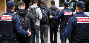 İzmir’de okul saldırısı hazırlığı iddiası: 8 öğrenci gözaltına alındı