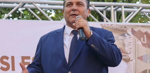 Uşak Eşme Belediye Başkanı ve eşi dahil 5 kişi gözaltına alındı