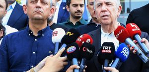 Mansur Yavaş, Özgür Özel’i uyardı: Dünyayı ayağa kaldırmamız lazım, zamanı geldi, hatta geçiyor