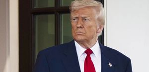 ABD Başkanı Donald Trump, deniz ablukasını geçmeye çalışan İran’a ait kargo gemisinin vurulduğunu açıkladı.