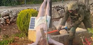 İsrail askeri İsa heykeline balta ile saldırdı