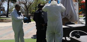 Kötü kokudan şüphelenerek baktıkları reklam panosundan tanınmayacak halde ceset çıktı