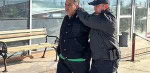 Gözaltına alınan belediye başkanı adliyeye böyle götürüldü