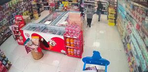 Böyle baba olmaz olsun Marketteki görüntüler emniyeti harekete geçirdi