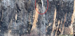 Dağ delindi, su 20 metre yüksekten fışkırdı Gören hayran kaldı