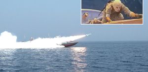 İran, Hürmüz Boğazı’nda 2 Gemiyi Ele Geçirdi