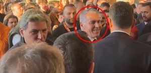 Galatasaray yönetimi, Fenerbahçe’ye zeytin dalı uzattı