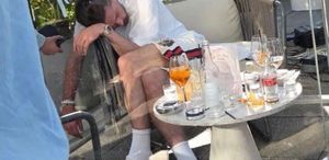 Yıldız futbolcuyu daha önce böyle görmediniz İçip içip bayıldı