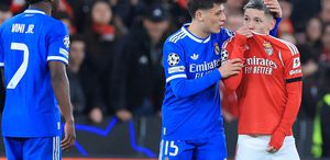 Ağzını kapatarak ayrımcılık yapan futbolcular kırmızı kart görecek