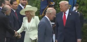 Trump seremoni sırasında Kraliçe Camilla’nın önüne geçti