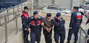 Eşini ve kayınvalidesini öldüren sanıktan hakimi çıldırtan “öpücük“ savunması