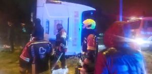Balıkesir’de yolcu otobüsü devrildi 3 kişi öldü, 31 kişi yaralandı