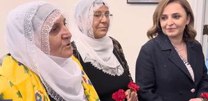 Barış Anneleri’nin ilk durağı MHP oldu Görüşmede dikkat çeken anlar