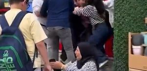 Zincir market çalışanı ile müşteri arasında kavga