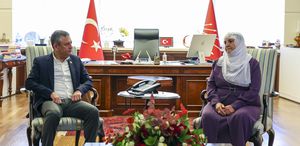Barış Anneleri CHP’yi ziyaret etti