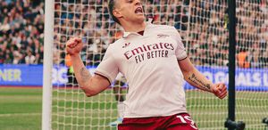 Arsenal ölüp ölüp dirildiği maçta 3 puana uzandı