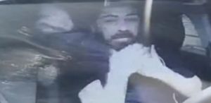 Taksici, yolcusunun saldırısına uğradı