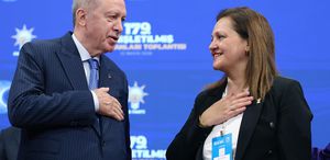 Burcu Köksal AK Parti’de Rozetini Erdoğan taktı, ilk sözleri manidar