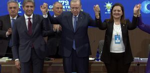 Burcu Köksal AK Parti’de Rozetini Erdoğan taktı, ilk sözleri manidar
