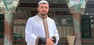 Camide kalp krizi geçirip yere yığıldı, imam kalp masajıyla hayata döndürdü