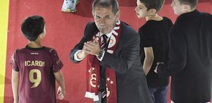 Galatasaray’ın şampiyonluk kutlamalarında Erden Timur sürprizi