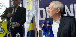 Salon kahkahalara boğuldu Aziz Yıldırım’dan dernek başkanına şaka