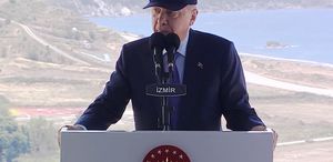 Cumhurbaşkanı Erdoğan: Ordumuzu güçlü ve donanımlı tutmamız gerektiğinin bilincindeyiz