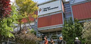 Bilgi Üniversitesi kapatıldı Binlerce öğrenci Mimar Sinan’da eğitime devam edecek